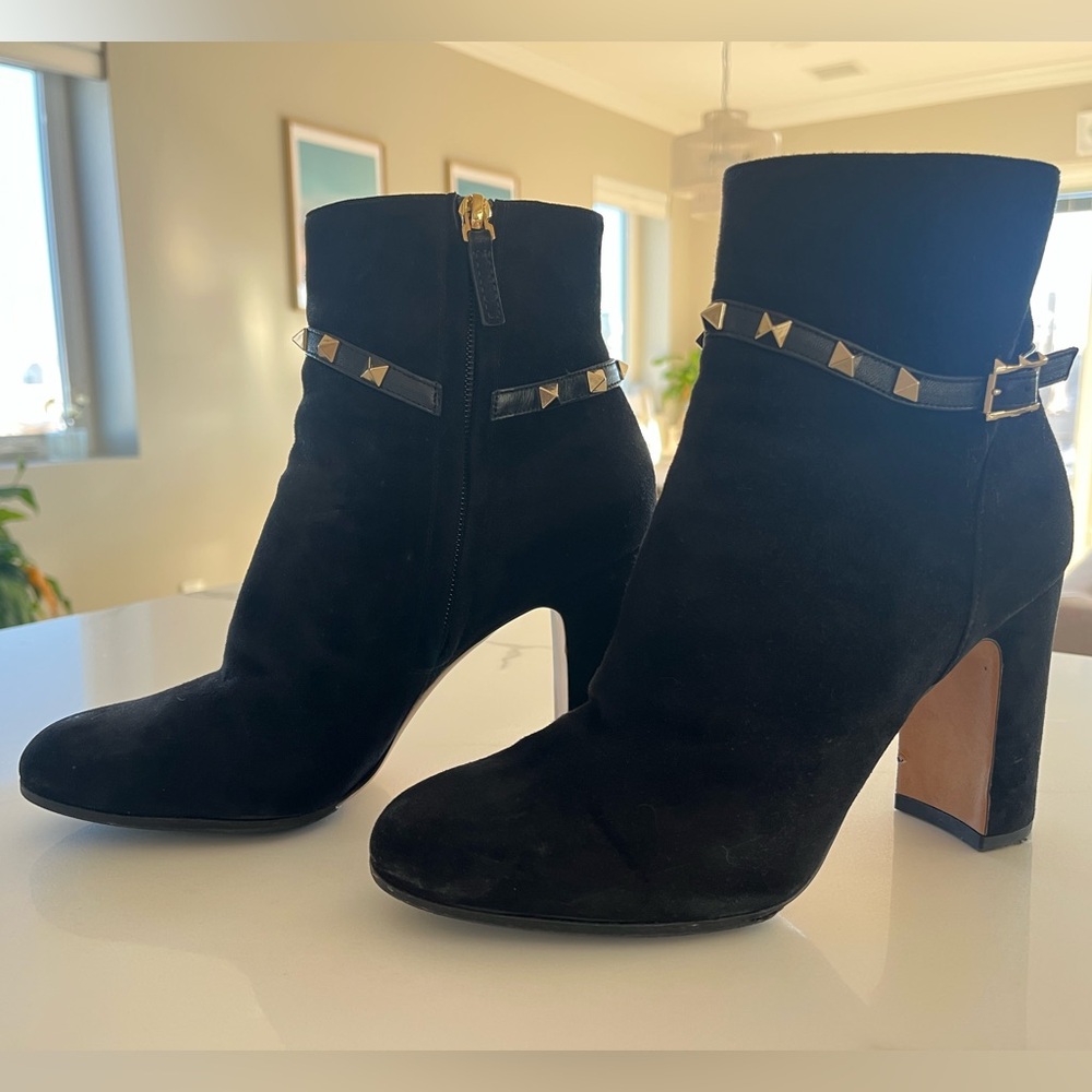 Valentino Garavani - Rockstud Black Suede Ankle Booties in Box - 39 / US 8.5 - Picture 11 of 12
